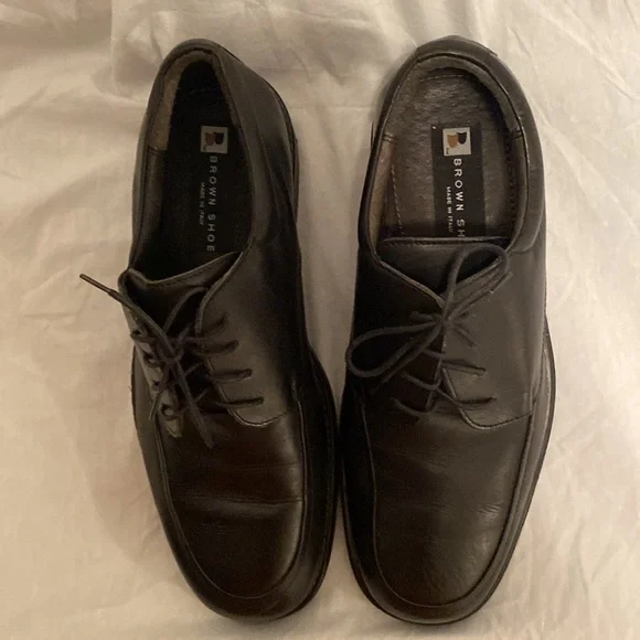 Mens Leather Brown Shoe (maker’s name)…size 10M…black in color - Picture 3 of 5
